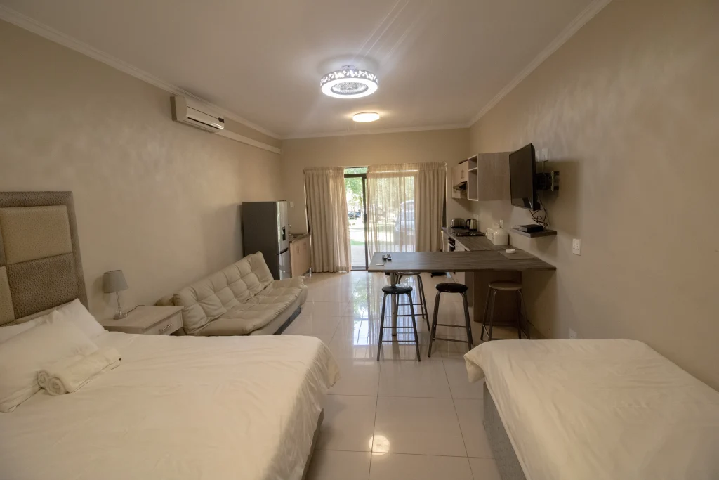 1 open plan - lion lodge